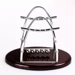 Bộ chơi định luật vật lý con lắc Newton hình vòng cung size 17.8*14cm